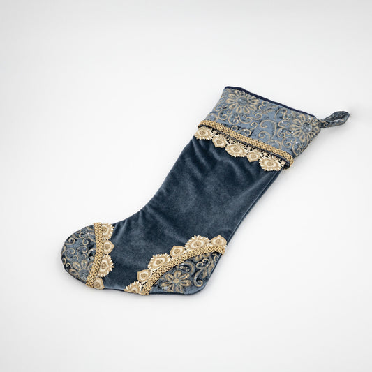 Decoratiune Craciun, Soseta de agatat catifea si broderie cu paiete, albastru indigo cu auriu, 54cm