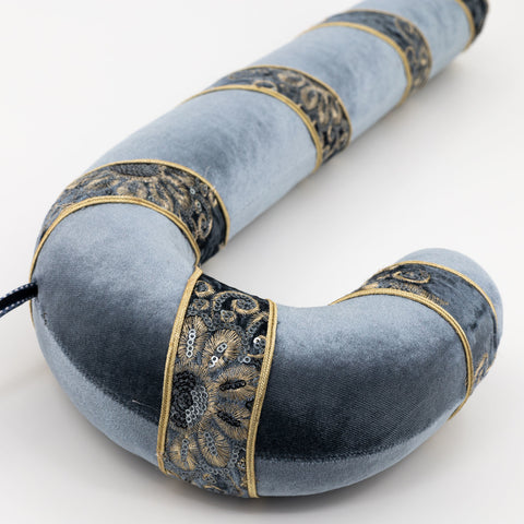 Decoratiune Craciun, Acadea cu catifea si broderie cu paiete de agatat, albastru indigo, 36cm