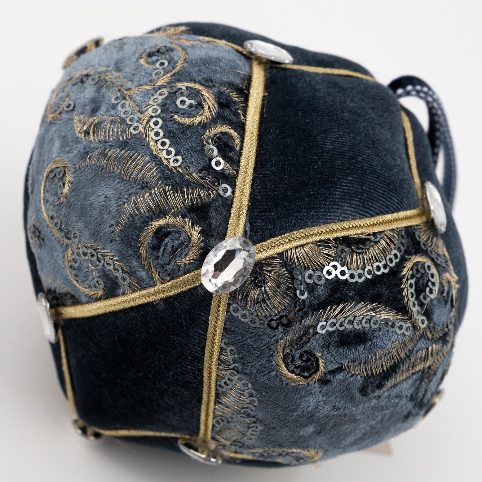Decoratiune Craciun, Glob cu catifea, broderie cu paiete si pietre, albastru, 23cm