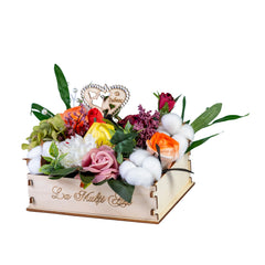 Aranjament floral in cutie de lemn dreptunghiulară