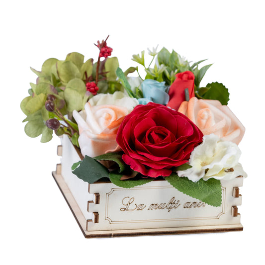 Aranjament floral in cutie de lemn mică
