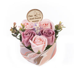 Aranjament floral, cutie in forma de inima, 5 trandafiri de sapun
